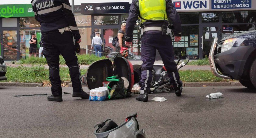 Zablokowane skrzyżowanie w centrum. Potrącono mężczyznę na skuterze | zdjęcia 