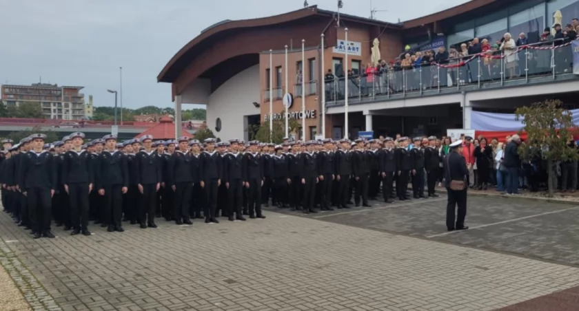 Ślubowanie uczniów w Zespole Szkół Morskich | zdjęcia i wideo