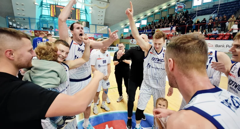 Koszykarze wygrali z faworytem. Sensation Kotwica idzie po wyrównanie rekordu | zdjęcia