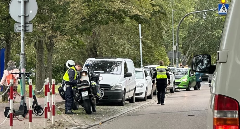 Kierowcy ustawiają się w kolejce po mandaty