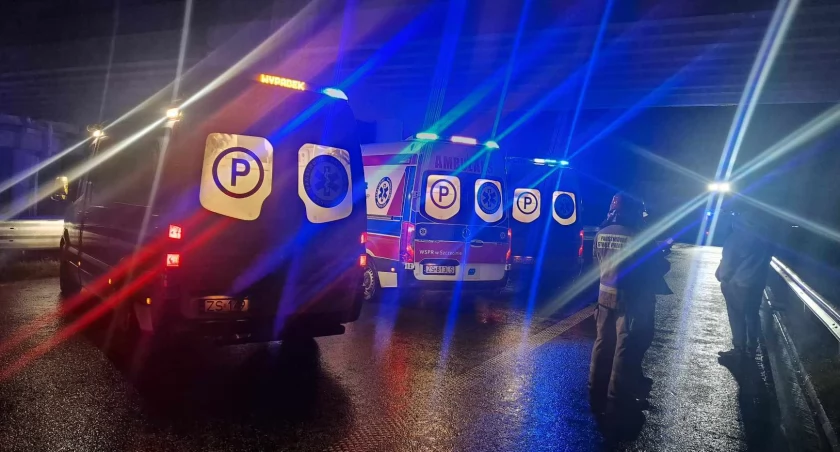 Samochód uderzył w wóz strażacki