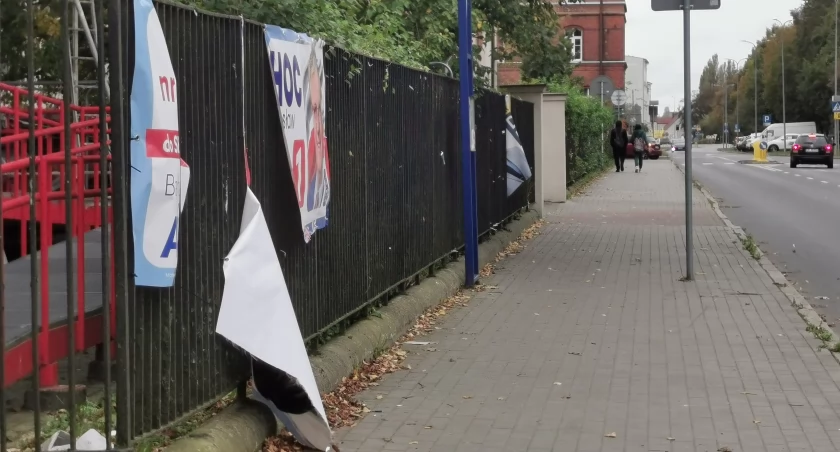 Rozpoczęło się sprzątanie po wyborach. Do kiedy znikną banery wyborcze?