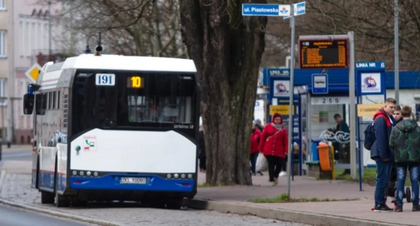 Zobacz jak dojechać na cmentarz. Dodatkowe autobusy Komunikacji Miejskiej