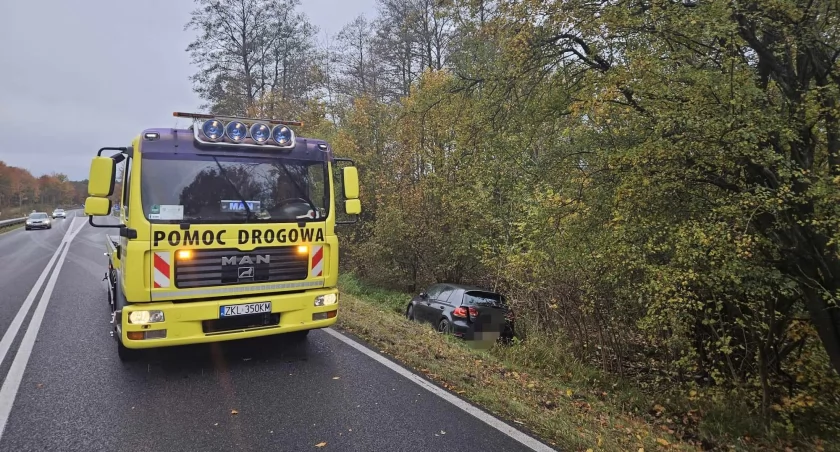 Jechał pijany. Wypadł z drogi i wylądował w rowie