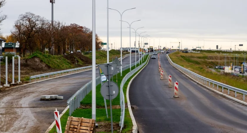 Budowa dojazdu do ekspresówki. Powstaje także nowa droga rowerowa | zdjęcia
