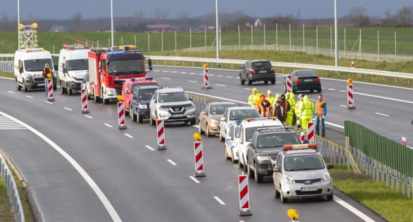 Zderzenie czterech pojazdów na S6. Droga jest zablokowana