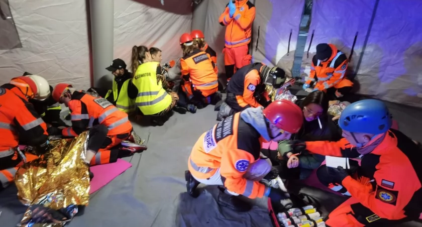 Eksplozja w szkole. Ponad 30 osób zostało ciężko rannych | wideo i zdjęcia z ćwiczeń