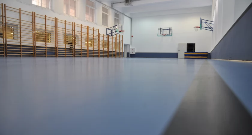 „Kopernik” zaprezentował odnowioną salę gimnastyczną. Uczniowie już w niej ćwiczą 