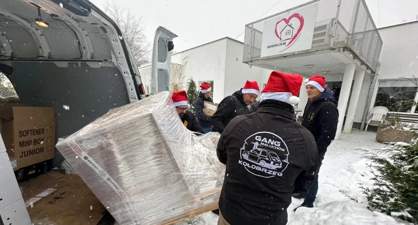 Do hospicjum trafił prezent od Gangu Maluchów. Zakupiono go dzięki pomocy wielu kołobrzeżan | wideo, zdjęcia