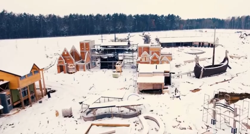Park rozrywki Hossoland. Zobacz postęp prac z lotu ptaka