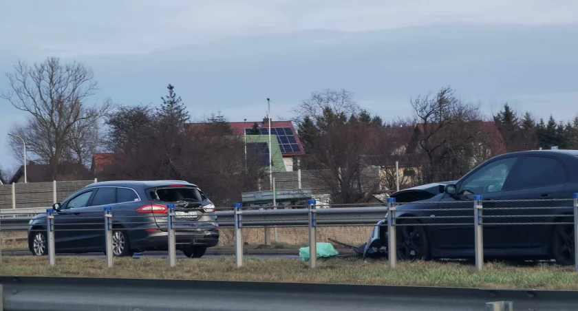 Trzy samochody zderzyły się na obwodnicy. Potężne utrudnienia na Krzywoustego
