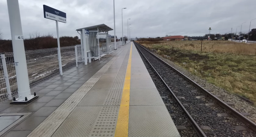 Nowe przystanki kolejowe prawie gotowe, ale kiedy będzie można z nich korzystać? Nie tak szybko...