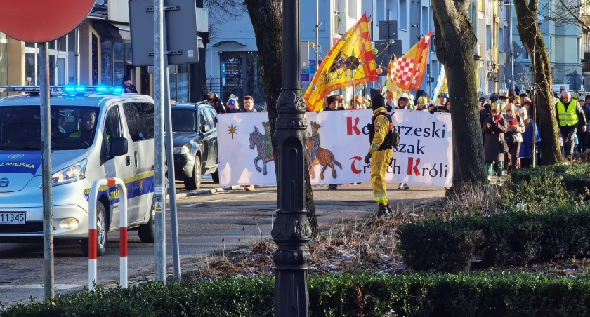 Święto Trzech Króli. Uroczysty orszak przeszedł ulicami miasta | wideo, zdjęcia