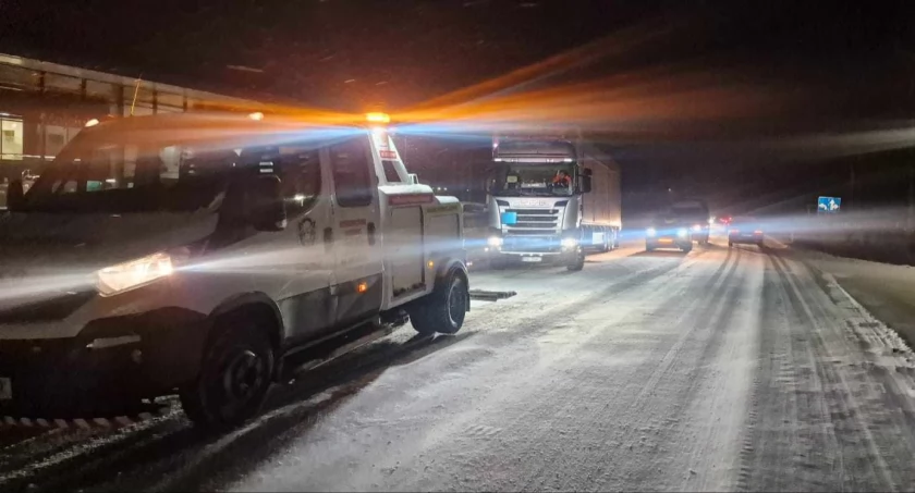 Uwaga kierowcy! Trudne warunki na drogach powiatu