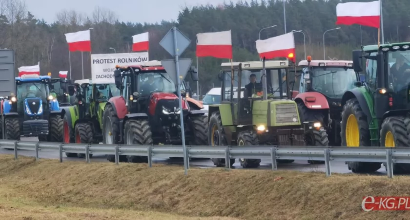 Uwaga! Utrudnienia dla kierowców. Trwa protest rolników | foto, wideo