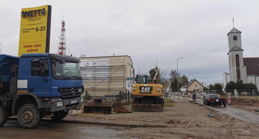 Wykonawca odciął dojazd do marketu. Urzędnicy zapewniają, że tymczasowo