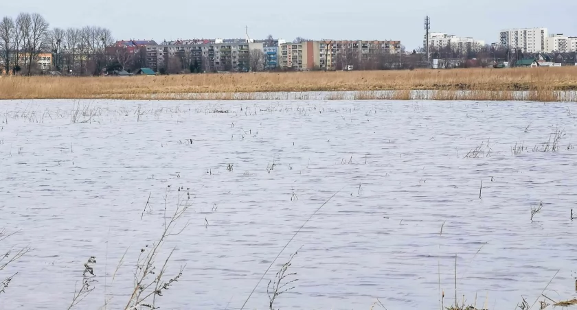 Trudna sytuacja hydrologiczna w powiecie. Występują lokalne podtopienia