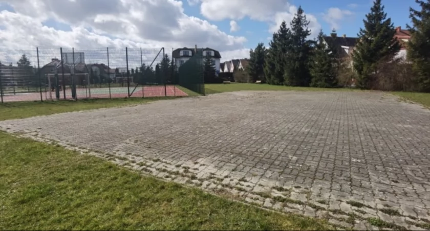 Już wkrótce powstanie tu siłownia, urządzenia do street workoutu i plac zabaw dla najmłodszych
