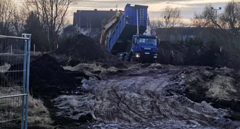 W tym miejscu powstaną dwa znane markety. Kiedy będzie można zrobić pierwsze zakupy?