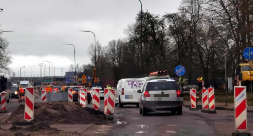 Uwaga kierowcy! Kolejne utrudnienia i ruch wahadłowy na Krzywoustego