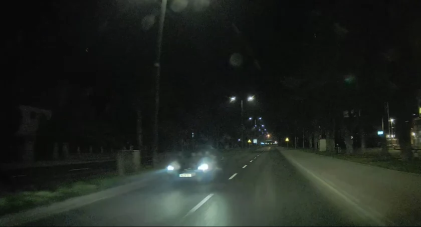 Próbował wyjechać z miasta pod prąd. Nagrał go inny kierowca