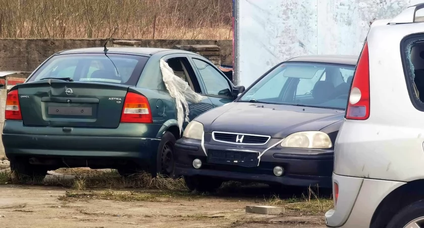 Urząd Miasta chce sprzedać 6 uszkodzonych samochodów. Ceny już od 300 zł