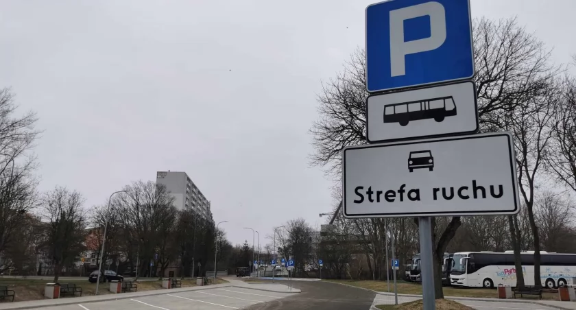 Przy ul. Kamiennej mogą parkować autokary. Mały parking jest już gotowy