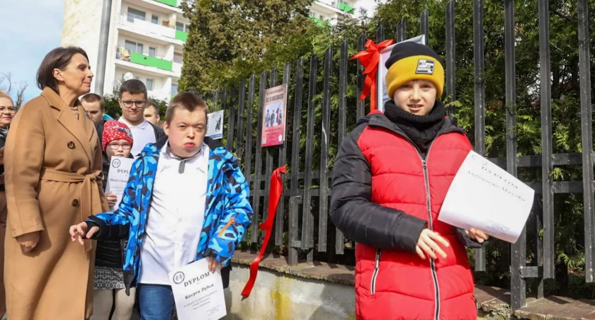 Niecodzienna wystawa w szkole specjalnej. Uczniowie 