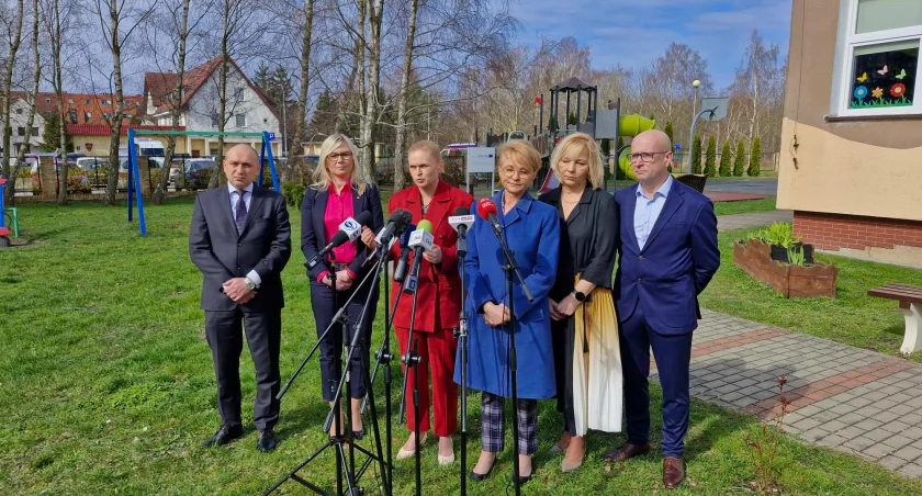 Szkoła bez ocen? Minister Barbara Nowacka wizytowała taką placówkę w Kołobrzegu | wideo