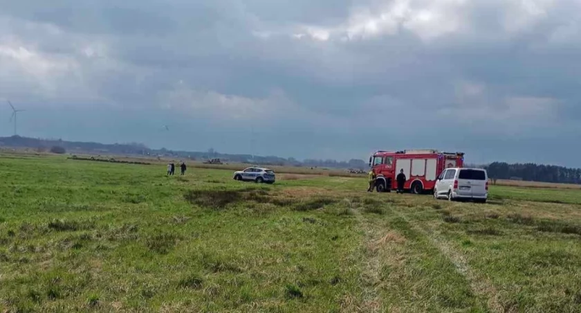 Jeździł crossem po polu, uległ wypadkowi