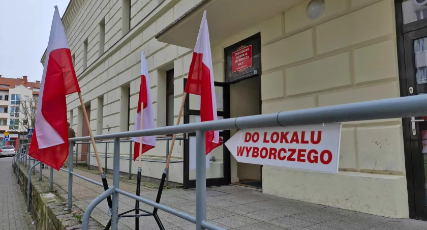Wybory samorządowe 2024 - podano frekwencję. Zobacz ile osób zagłosowało do godz.12.00