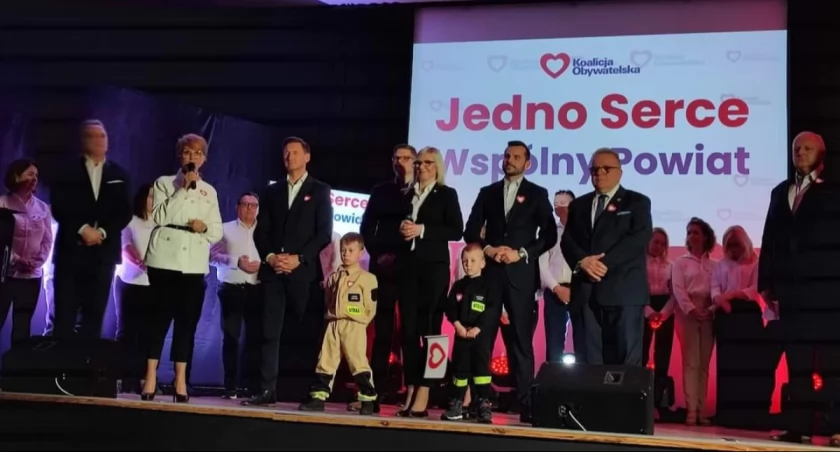 Mamy skład rady powiatu. Po 14 latach nowy starosta – kto po Tomaszu Tamborskim?