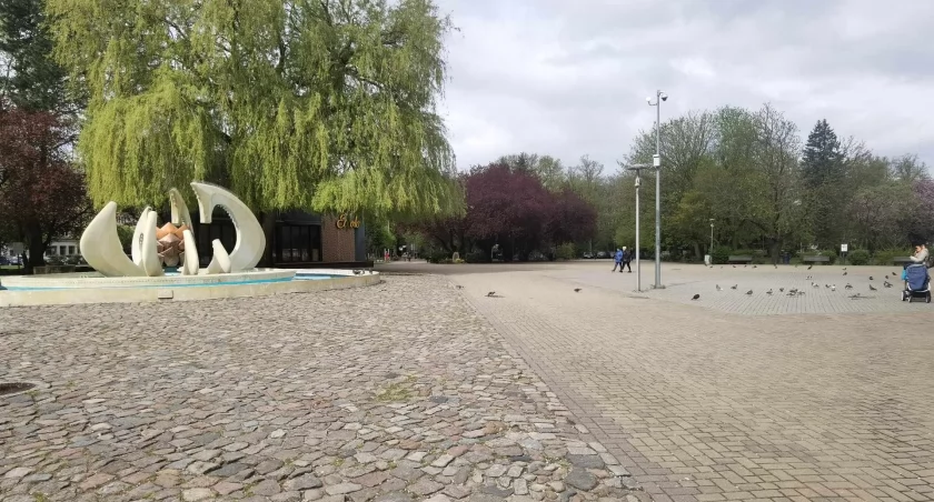 Na Skwerze Pionierów można śpiewać legalnie. Po raz pierwszy miasto oddaje centrum dla muzyka