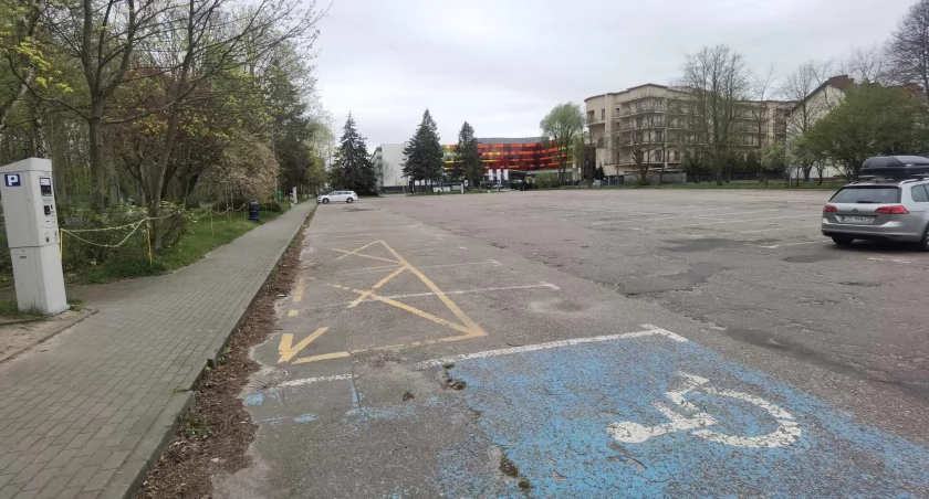 Miasto chce zrobić schron w podziemiu nowego parkingu. Jest tylko jeden problem