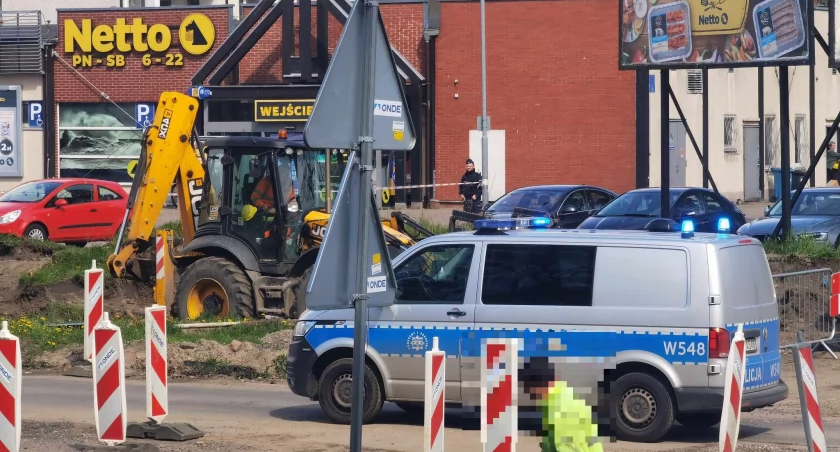 Bomba lotnicza przy Krzywoustego? Zamknięto ulicę, ewakuowano sklep Netto | zdjęcia, wideo