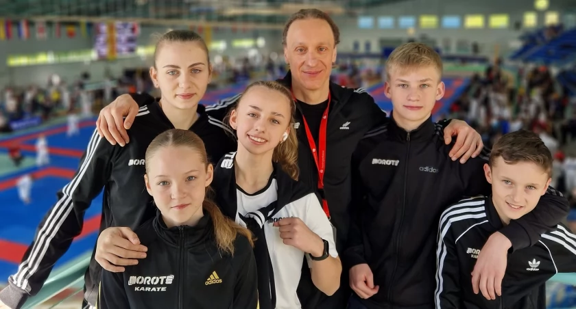 Pięć medali karateków