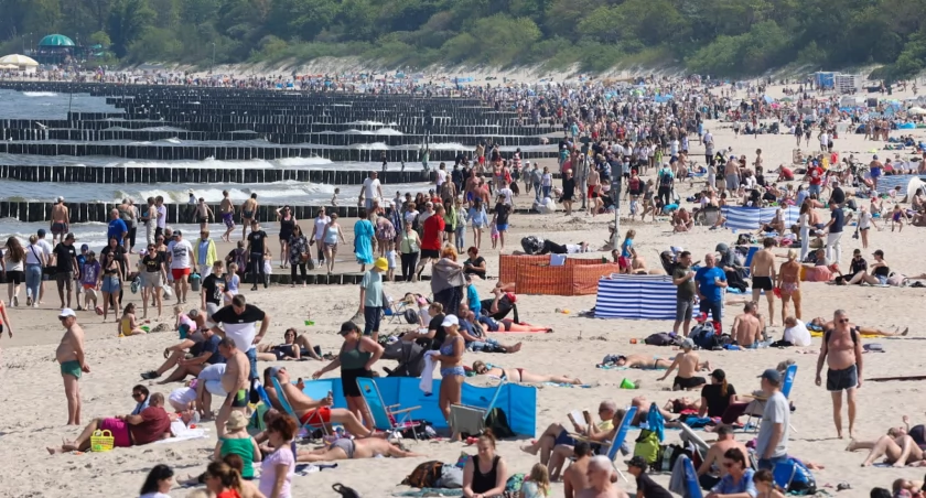 Majówka nad Bałtykiem. Plaże pełne turystów| zdjęcia 
