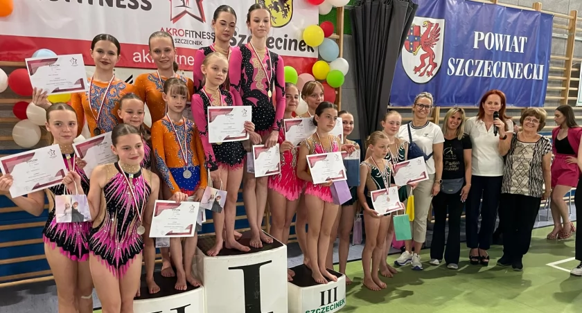 Podwójne podium zdobyte. Akademia LaPassion z medalami