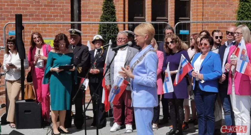 Hejnał, barwny korowód oraz liczne przemówienia. Oficjalnie ruszyły Dni Kołobrzegu | zdjęcia, wideo