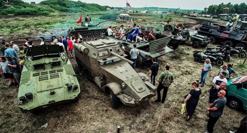 Koncerty gwiazd, inscenizacje i pokaz fajerwerków. Szczegóły zlotu historycznych pojazdów wojskowych