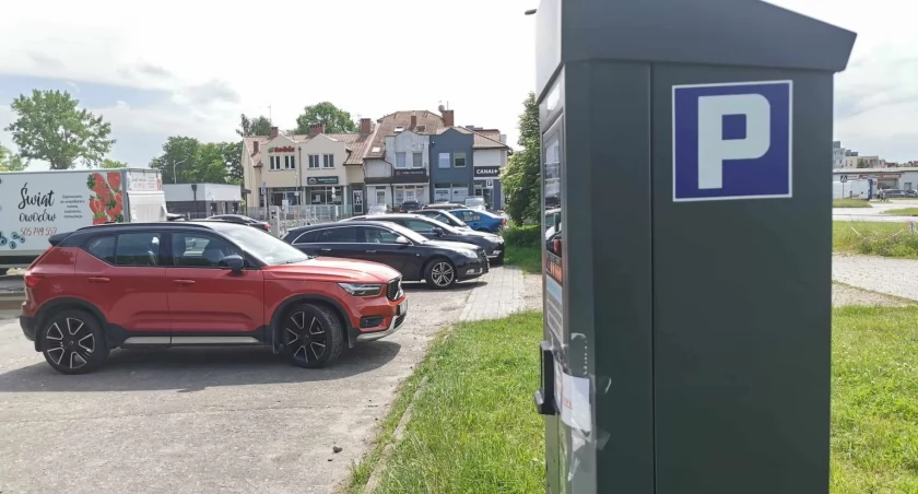 W końcu powstanie tutaj normalny parking. Za postój trzeba będzie zapłacić