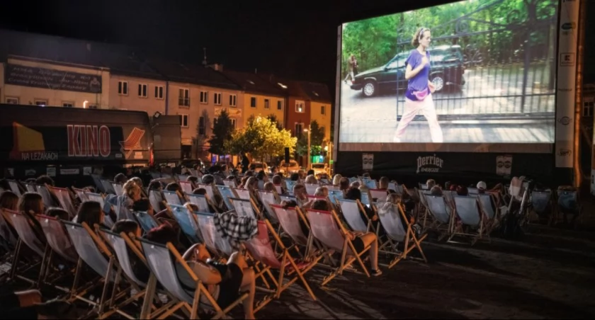 Kino na leżakach ponownie w Ustroniu Morskim. Daty wakacyjnych seansów
