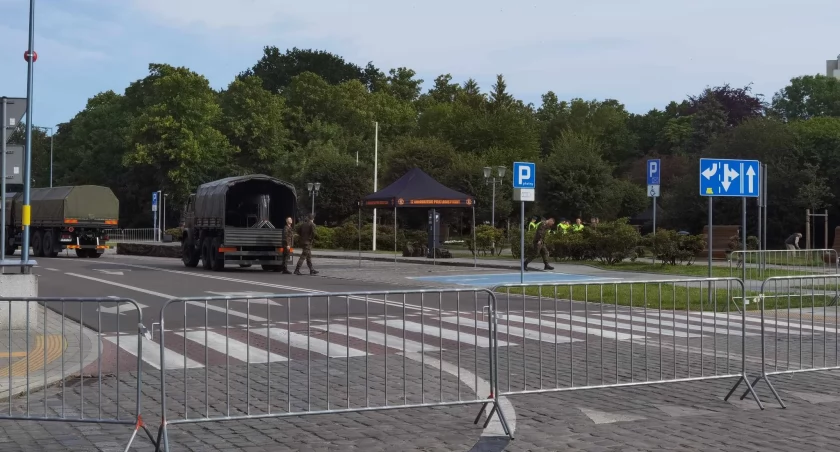 Ruch w centrum miasta jest utrudniony. Dziś defilada i piknik wojskowy