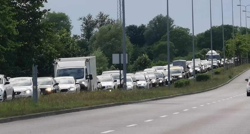 Utrudnienia w ruchu. Korek sięga połowy obwodnicy