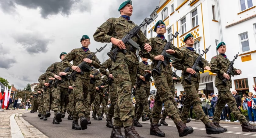 Defilada i piknik wojskowy. Święto 12 Dywizji Zmechanizowanej oraz 12 Pułku Logistycznego| zdjęcia i wideo