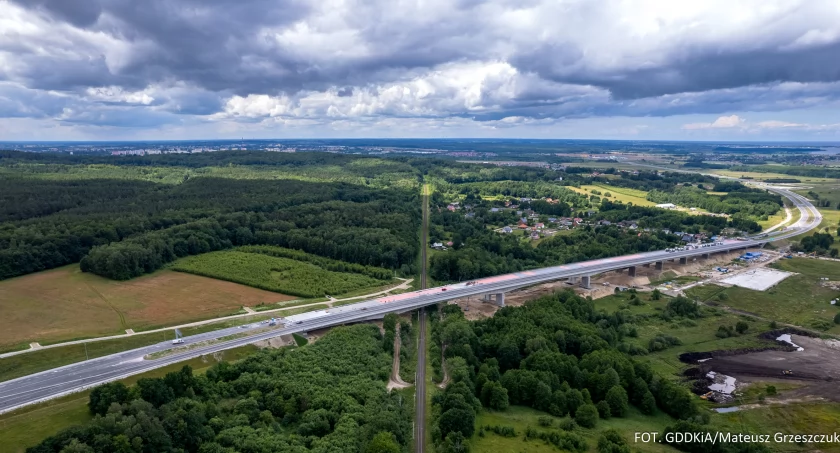 Kolejny odcinek ekspresówki oddany do użytku. Kiedy pojedziemy całą trasą?
