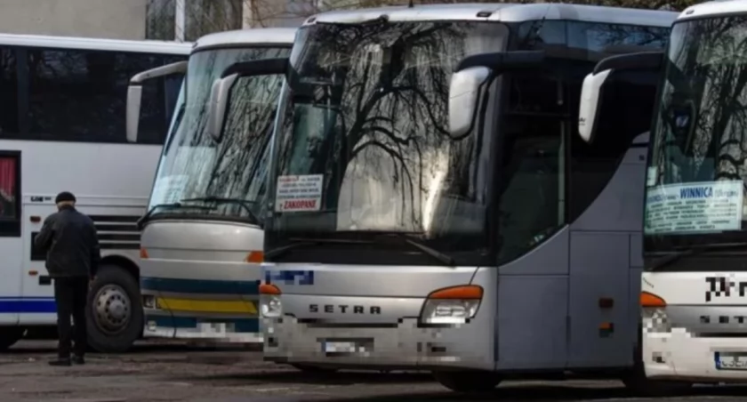 Wysyłasz dziecko na wakacje? Możesz zgłosić kontrolę autokaru