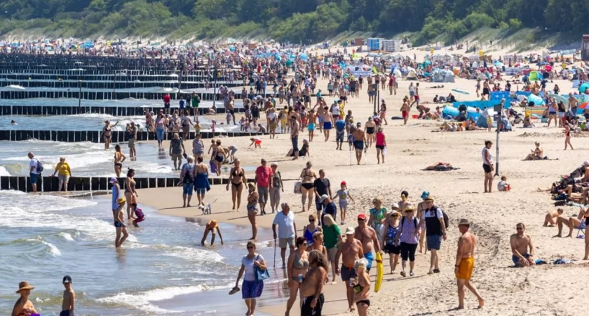Sezon ruszył. Na plaży tłumy plażowiczów | zdjęcia