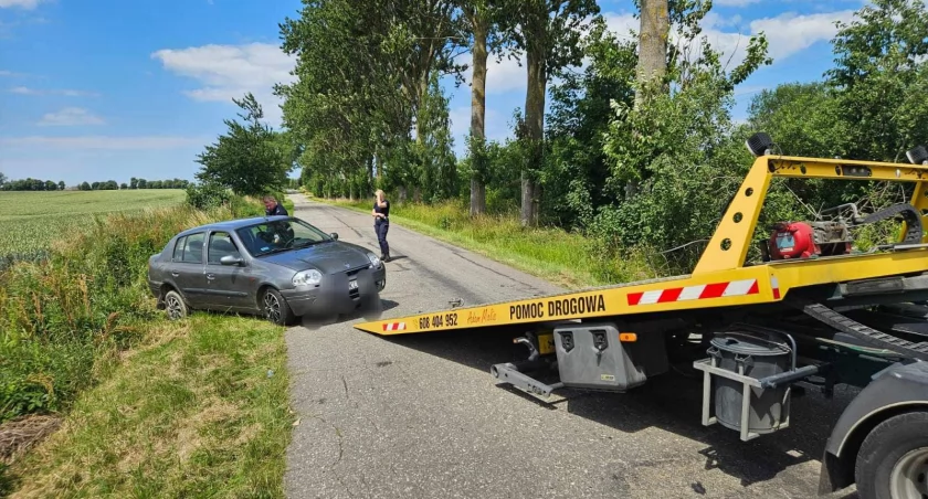 Ktoś porzucił auto. Znaleziono w nim broń