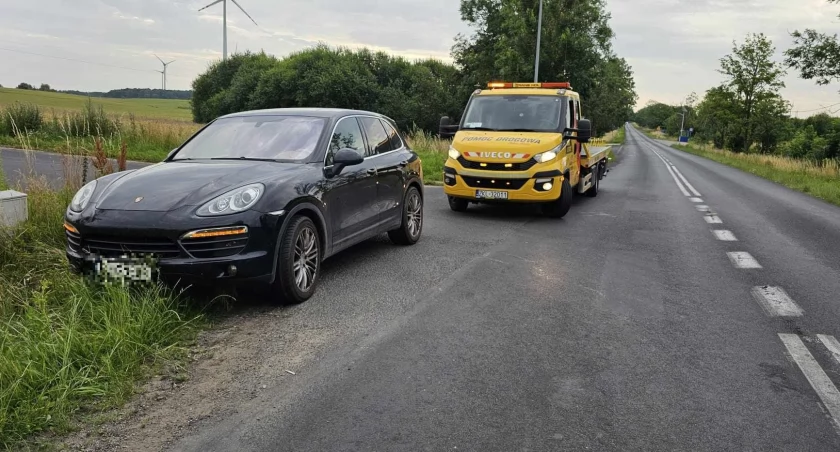 Porsche i... wężykiem przemierzał okolice. Policja ustali kto kierował pojazdem
